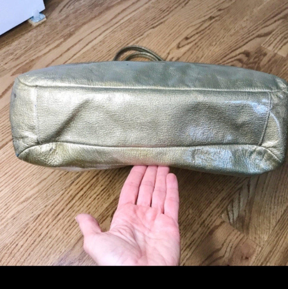 Coach Madison Gold Metallic Tote Blue Satin Lining And Charms Key Chain - Picture 9 of 12